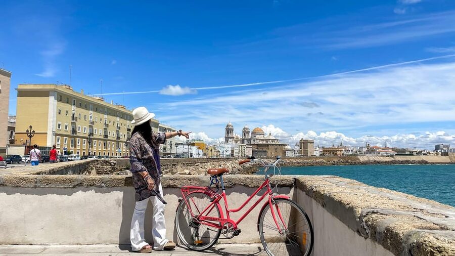 Cadiz: City Bike Tour - Port history and the city’s everyday rhythm