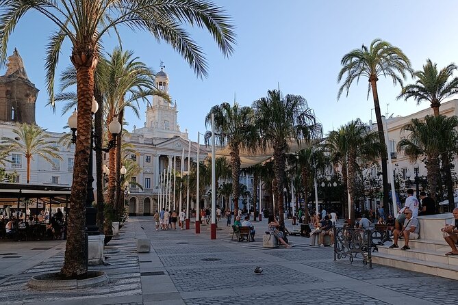 Cadiz Food Tour: Tapas, Drinks and Delights with a Local - The 11:45 start at City Hall, and how you’ll get your bearings