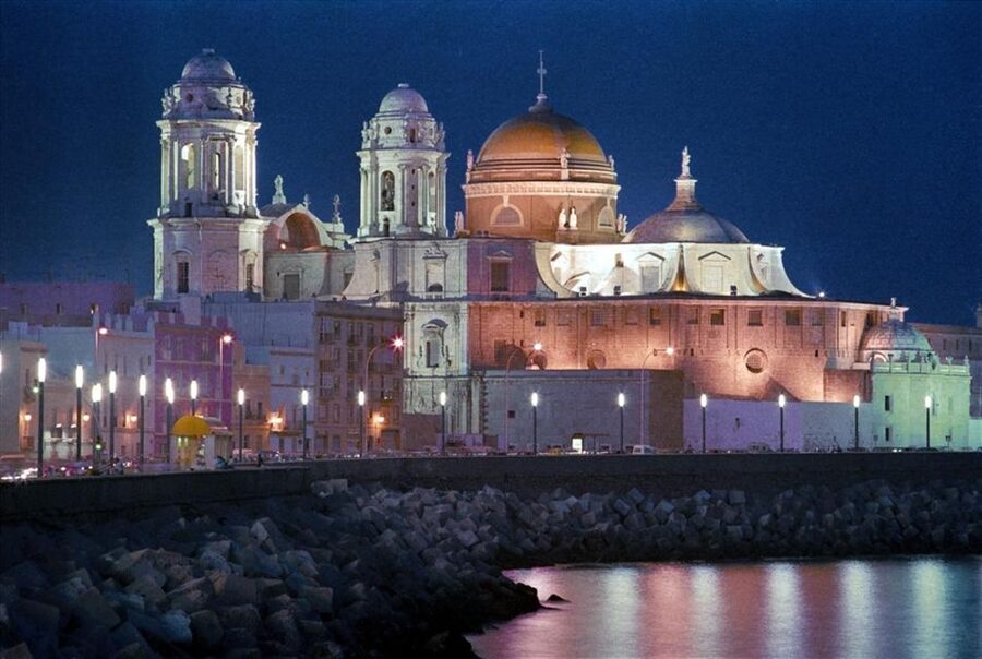 Cadiz: Medieval Tour - From Plaza San Juan de Dios to the medieval streets