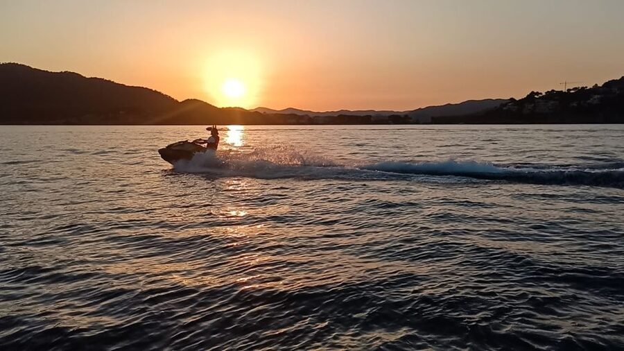 Cala Millor: Jetski Tour of Sea Lion Cave or Caves of Artà - Cala Millor jet ski cave tours, in plain terms