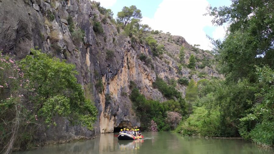 Calasparra: Almadenes Canyon Rafting with Caves and Rock Art - Key things you will notice on the water