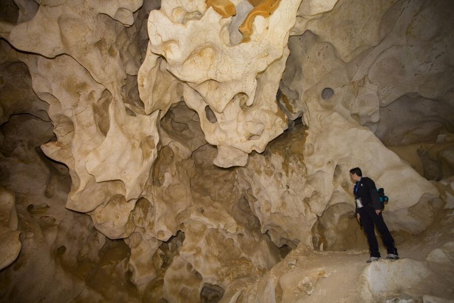 Calasparra: Cueva del Puerto Entry Ticket with Guided Tour - Entering Cueva del Puerto: meeting the guide and starting the descent