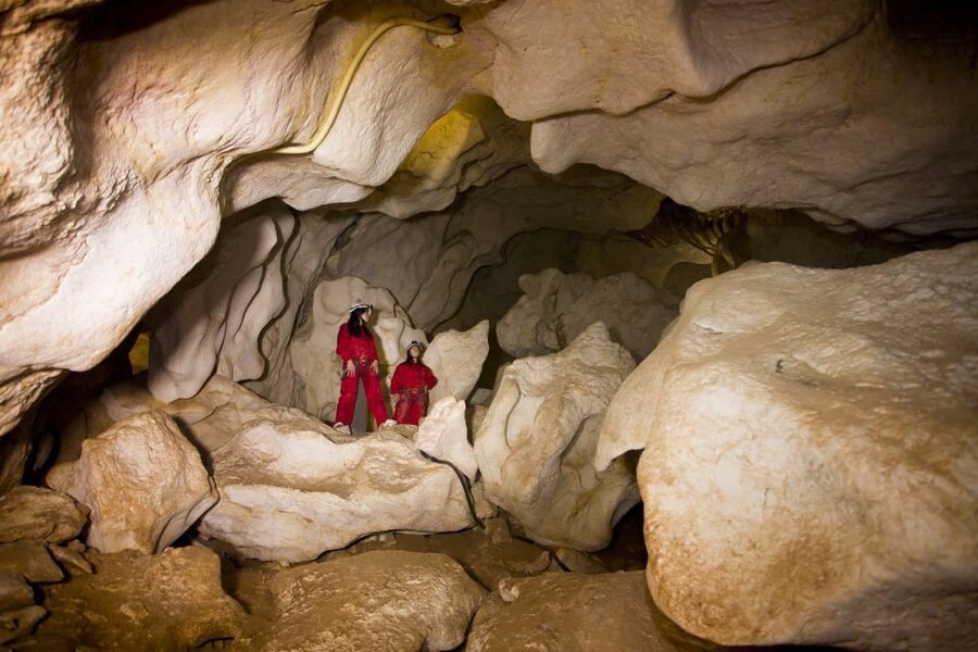 Calasparra: Cueva del Puerto Entry Ticket with Guided Tour - What to wear and how to handle cave temperature