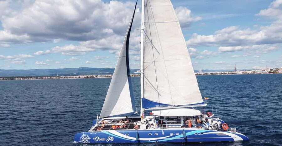Cambrils: Costa Daurada Sail Catamaran Cruise - Onboard vibe and the open bar that changes the math