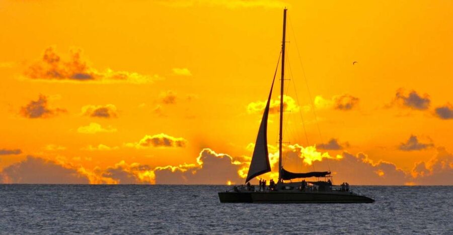 Cambrils: Costa Dorada Sunset Catamaran Cruise with Drinks - Meeting Point in Cambrils: Find Ticket House Creuers Costa Dorada