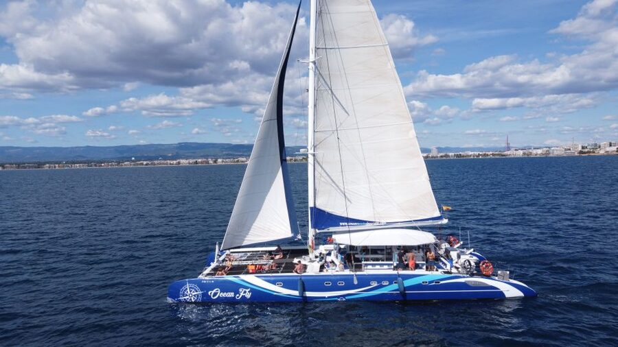 Cambrils: Costa Dorada Sunset Catamaran Cruise with Drinks - Open Bar Drinks: Sangria, Beer, Cava, and Soft Drinks