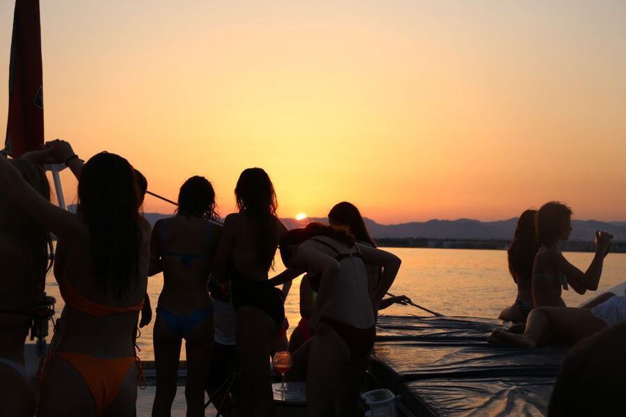 Cambrils: Sunset Catamaran Cruise with Drinks - Sailing out toward the coast, and why Montroig can be a game changer