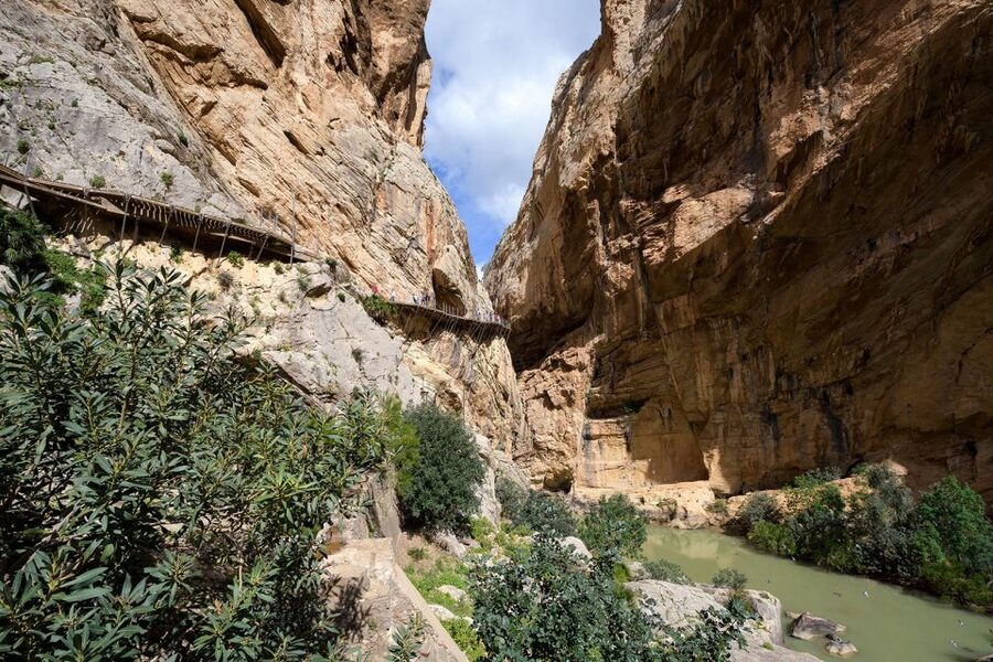 Caminito del Rey: Guided Tour with 1 Drink and Shuttle Bus - Should you book this Caminito del Rey guided tour?