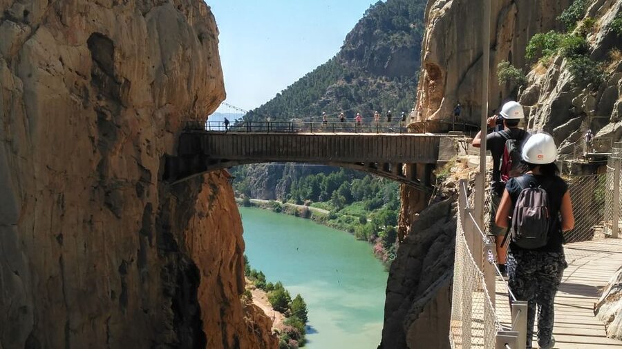 Caminito del Rey: Trekking Tour with Hiking Guide - Views from 100 meters up: the thrill comes with a reality check