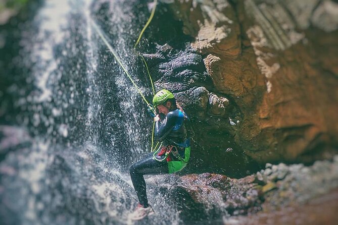 Canyoning Experience in Gran Canaria (Cernícalos canyon) - Safety and abseils: how Miguel and Victor help you handle the scary parts
