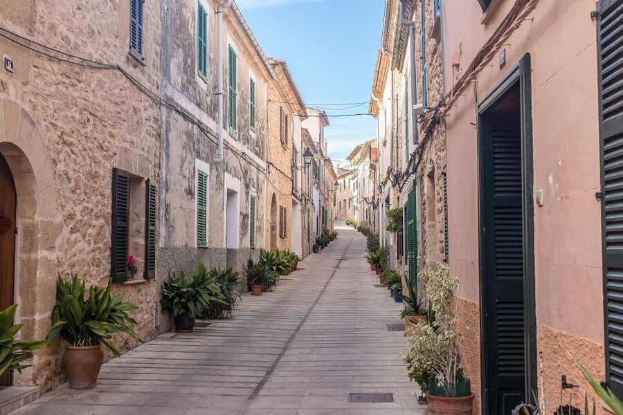Cap de Formentor: Market, Beach, and Alcudia Tour - Old Town Alcudia walls: walkable history without the museum mood