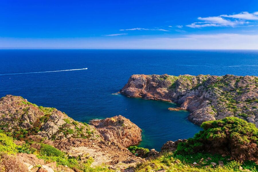 Cap Norfeu: Costa Brava Catamaran Trip with Underwater Views - Audio guide on your phone: how to make it actually useful