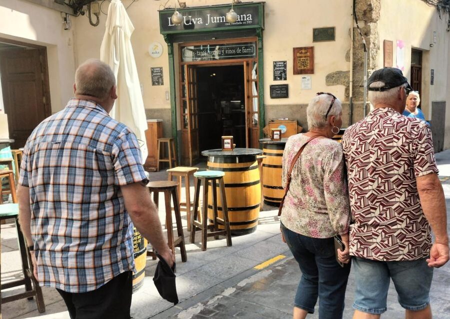 Cartagena: Guided Walking Tour with Tapas and Drinks - The Landmark Walk: Consistorial Palace to Casa Maestre