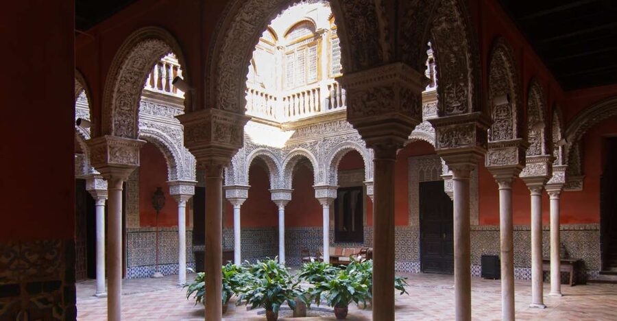 Casa de Salinas Entry Ticket with Audio Guide - Why this “micro Alcázar” actually works