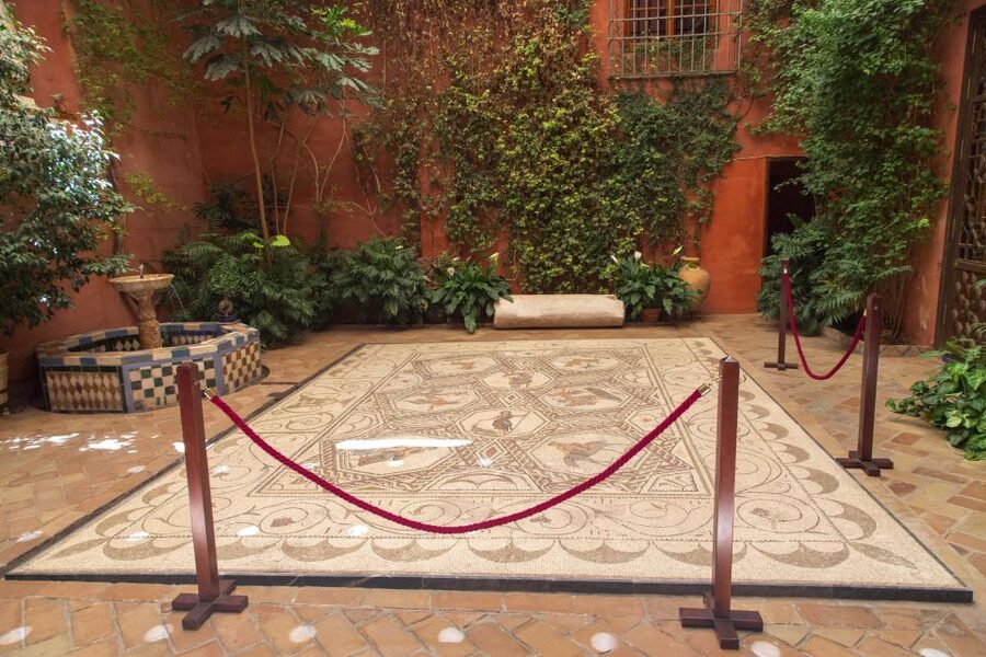 Casa de Salinas Entry Ticket with Audio Guide - Location math: how to pair it with Cathedral, Giralda, and Alcázar