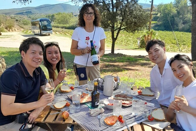 Cava tour to 3 family wineries with hotel pick-up - Artcava in an Old Catalan Farmhouse