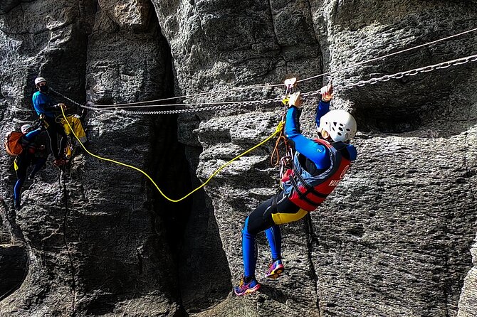 Coastering in Gran Canaria (Aquatic Route in the ocean cliffs) - Rope Work Without Experience: Abseiling and Rappelling Explained