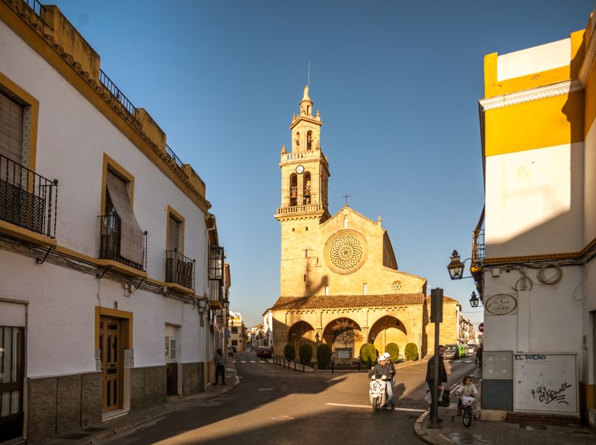Córdoba: City Sightseeing Hop-On Hop-Off Bus Tour - The included Judería walking tour starts at 6pm