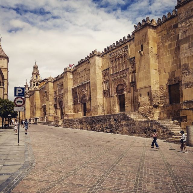 Córdoba Daily Highlights Bike Tour - Pacing, Bikes, and Safety: Easy Riding With Real Stops