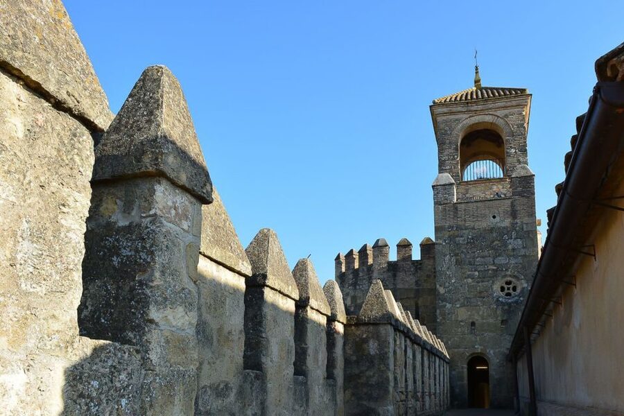 Cordóba: Gardens & Fortress of Catholic Monarchs Guided Tour - Gardens, Avenue of the Monarchs, and Why Córdoba Keeps Them Intact