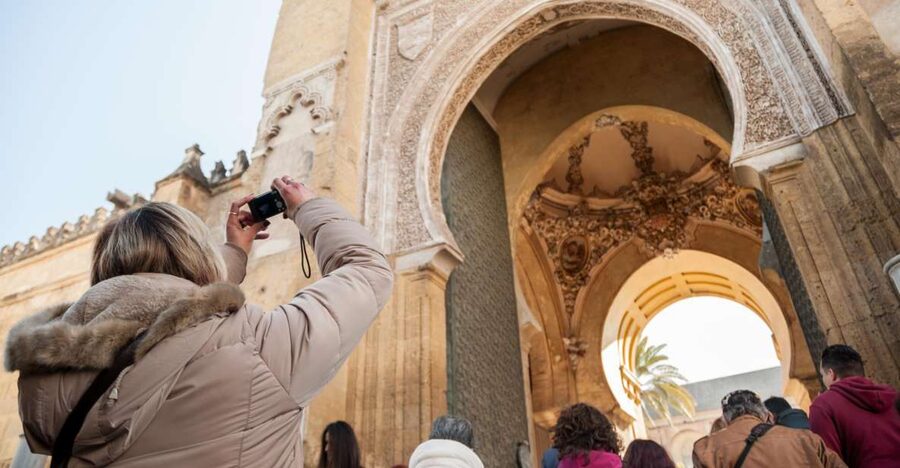 Cordoba: Jewish Quarter and Mosque-Cathedral Guided Tour - Why Cordoba’s Jewish Quarter and Mezquita feel linked