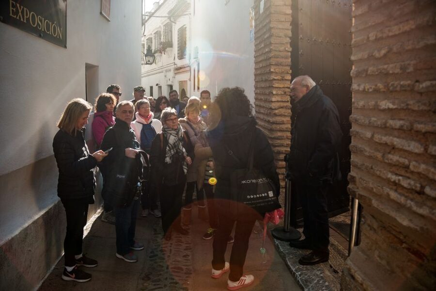 Cordoba: Jewish Quarter and Mosque-Cathedral Guided Tour - Inside the Mezquita: columns, double arcades, and horseshoe arches