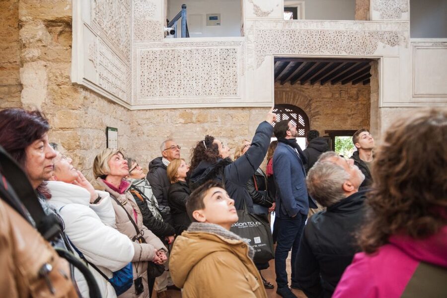 Cordoba: Jewish Quarter and Mosque-Cathedral Guided Tour - Audio receivers: small tech, big difference in a loud building