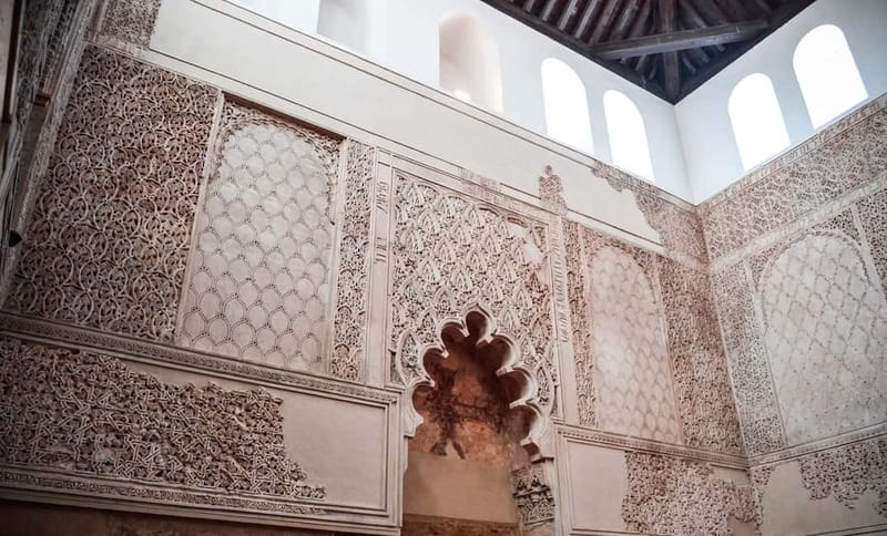 Córdoba: Jewish Quarter, Mosque, and Alcázar Tour - Groups, audio gear, and guide changes during the tour