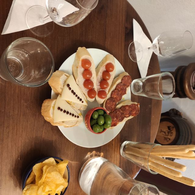 Córdoba: Local Wine Tasting Evening - Getting There: Calle Moriscos 10 and an Evening-Ready Pace