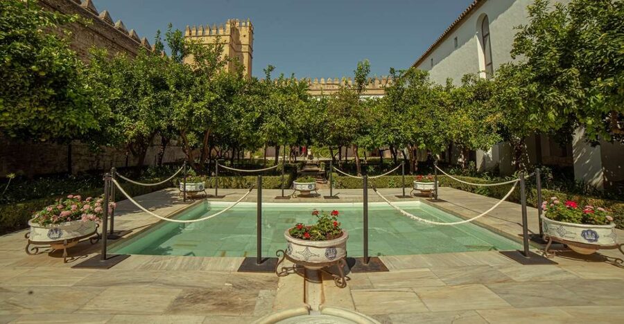 Córdoba: Mosque-Cathedral and Alcazar Tour - Entering Córdoba’s Mosque-Cathedral the right way