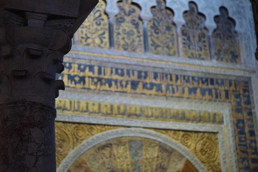 Córdoba: Mosque-Cathedral and Alcazar Tour - Why the guide experience changes everything (and who people get)