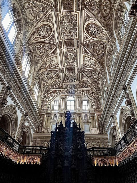 Córdoba: Mosque-Cathedral Guided Tour - Stepping Inside: Sea of Columns and Arches