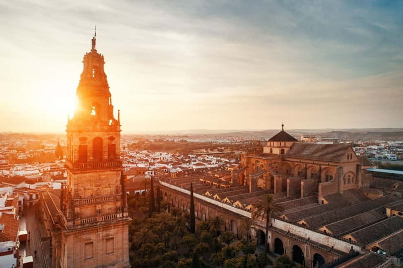 Córdoba: Mosque-Cathedral, Jewish Quarter and Alcázar Tour - Stop 3: Mosque-Cathedral of Córdoba, the columns and the mihrab that stop you