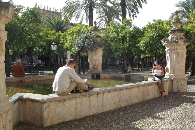 Cordoba Mosque & Jewish Quarter Guided Tour with tickets - Stop 2 at Zoco Municipal de Artesanía: quick craft shopping without the trap