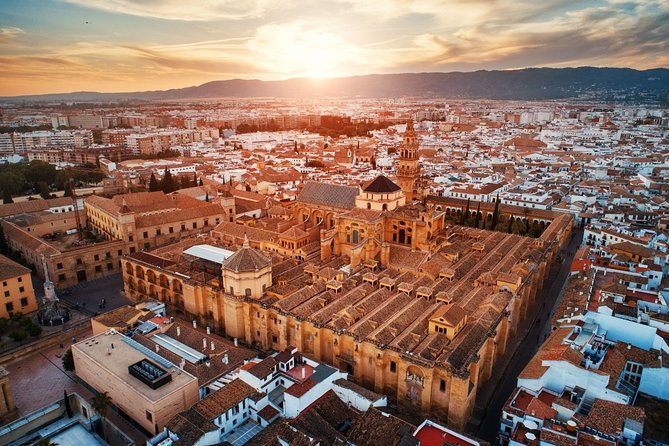Cordoba Mosque & Jewish Quarter Guided Tour with tickets - Headphones and guide delivery: the real quality factor in a crowded monument