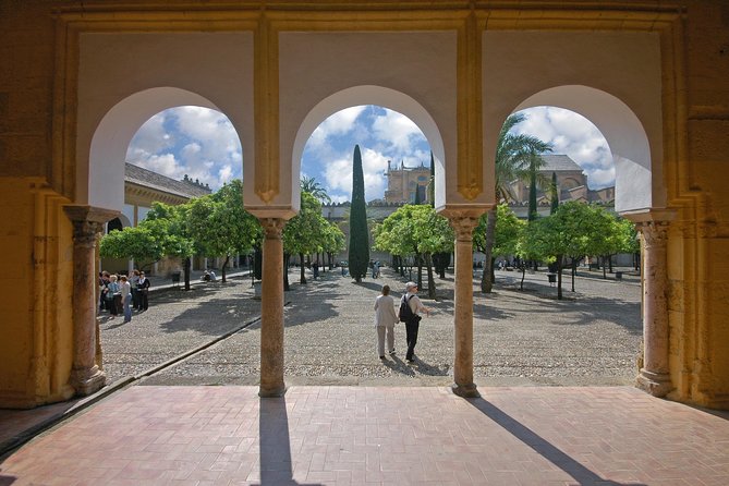 Cordoba Mosque & Jewish Quarter Guided Tour with tickets - Crowds and pace: what to expect and how to protect your attention