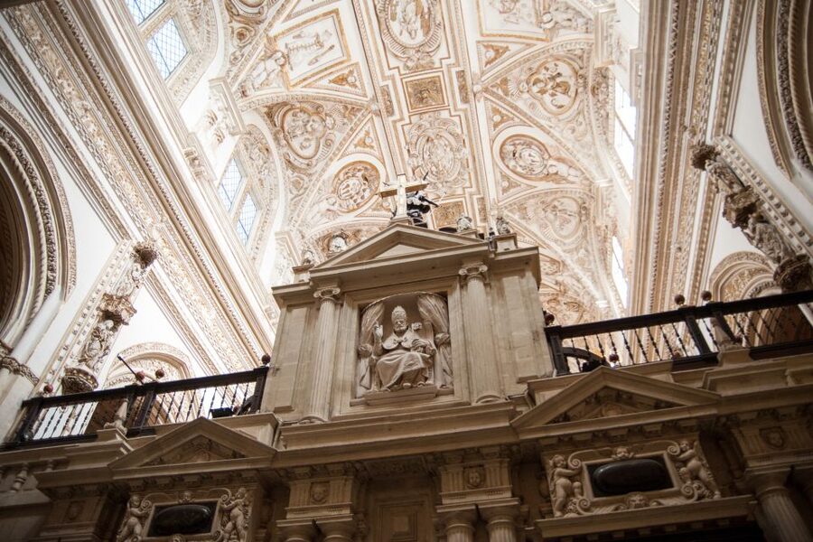 Córdoba: Skip-the-Line Great Mosque-Cathedral History Tour - The guides: what repeatedly earns top marks