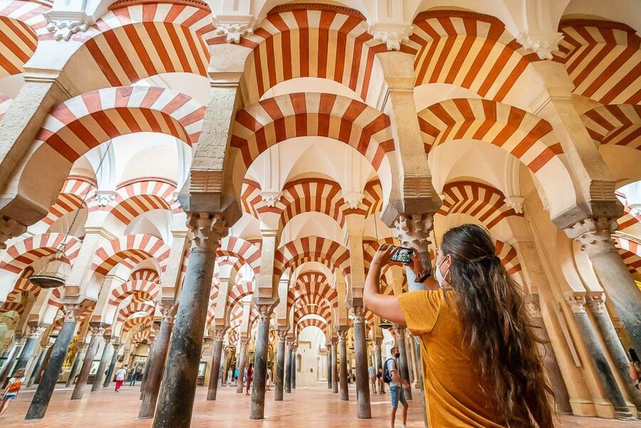Córdoba: Skip-the-Ticket-Line Mosque-Cathedral Guided Tour - Patio de los Naranjos: the calm before the scale