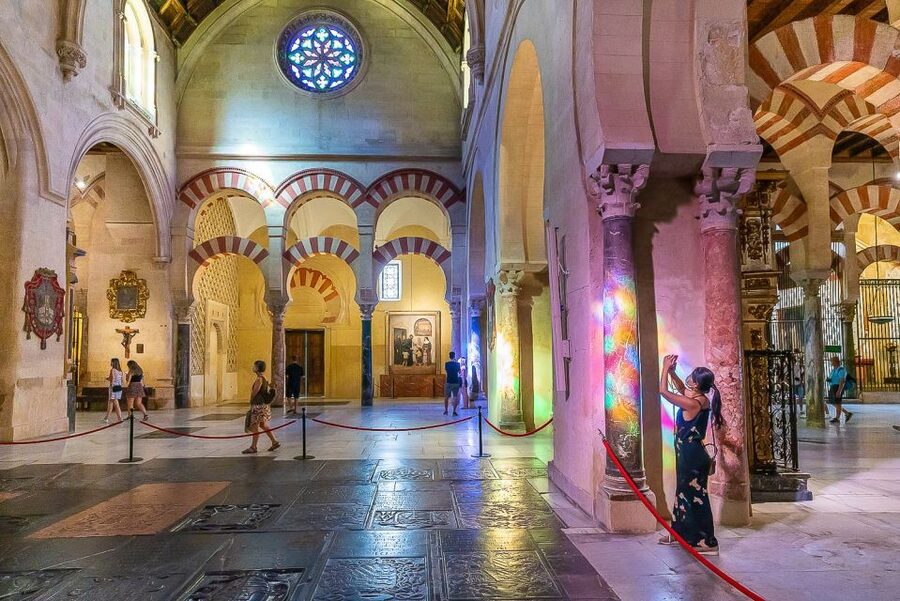 Córdoba: Skip-the-Ticket-Line Mosque-Cathedral Guided Tour - Prayer Hall highlights: arches, Mihrab, and the design logic