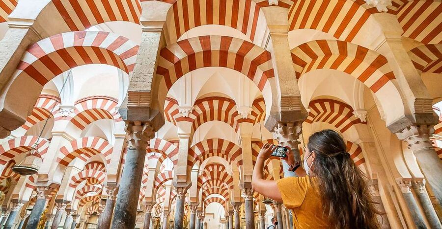 Córdoba: Skip-the-Ticket-Line Mosque-Cathedral Guided Tour - Entering fast: meeting point and how the skip-the-line works