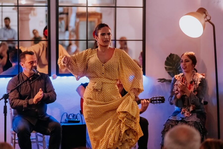 Córdoba: Tablao Flamenco at Doble de Cepa with Optional Meal - The close-seat factor: musicians you can actually see