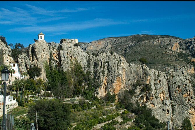 Costa Blanca Full-Day Off Road Tour - Getting to Guadalest: the rock-village setting and how to use your 90 minutes