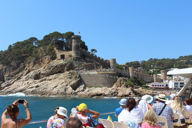 Costa Brava Day Sightseeing Tour with Boat Trip from Barcelona - Punctuality, group size, and the walking you should expect