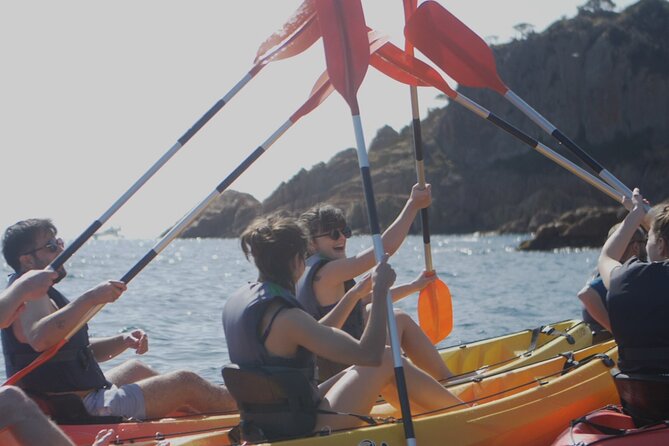 Costa Brava: Kayak, Snorkel, Photos, Lunch, Beach & Cliff Jump! - Starting Under Arc de Triomf: what the Barcelona meet-up feels like