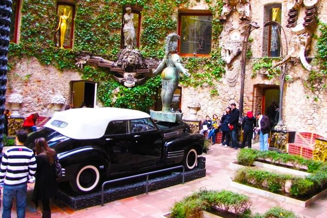 Dali Museum & Cadaques Small Group Tour with Hotel pick-up - Cadaqués on the Costa Brava, a seaside reset with time to wander