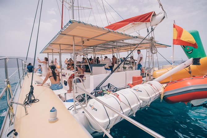 Day Sail to La Graciosa - Boarding the Catamaran: Champagne, Snacks, and Live Commentary