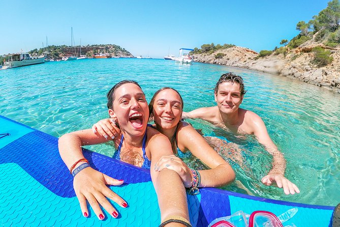 Discover the best corners of the island in paddle surf - The Best Kind Of Traveler For This SUP Trip