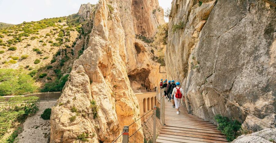 El Chorro: Caminito del Rey Guided Tour with Shuttle Bus - Why the Caminito del Rey hike feels special in El Chorro