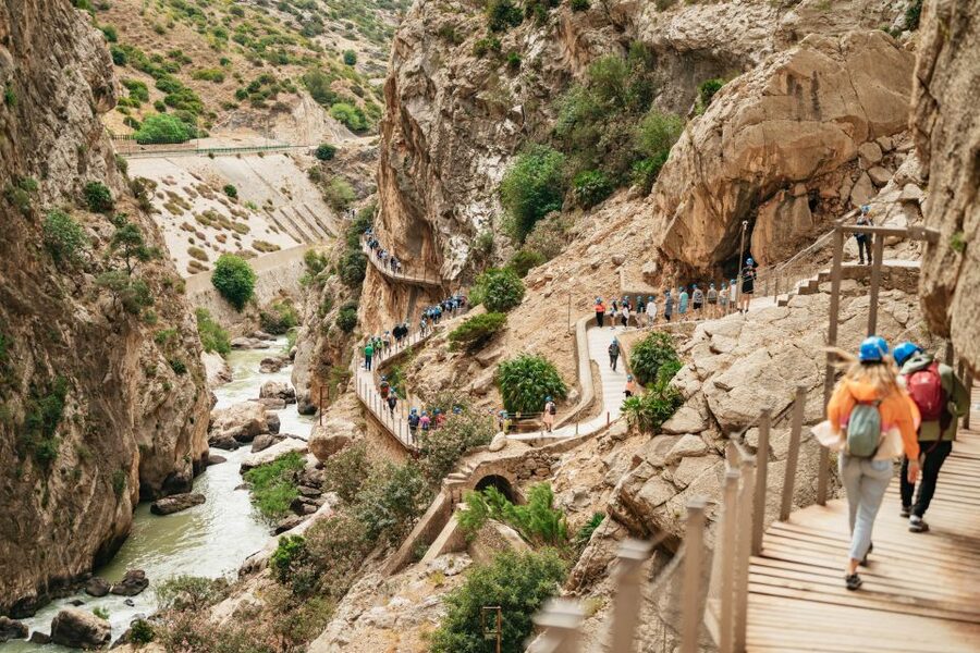 El Chorro: Caminito del Rey Guided Tour with Shuttle Bus - Comfort rules that keep the walk easy (and safe)