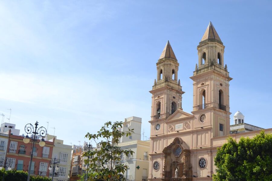 English Cádiz Tour: Walking Tour with Local Guide - Plaza de España: A Pretty Square With a Purpose